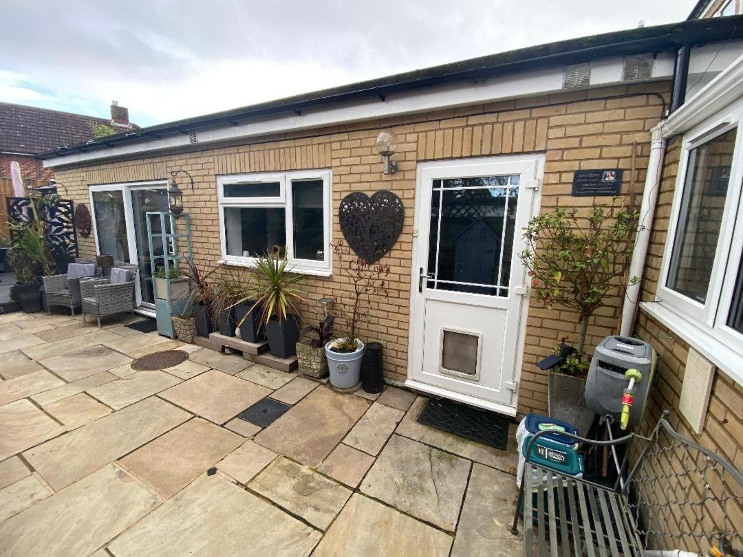 Secret Gem 1 Bed Garden Flat Private Luxury Hot Tub Apartment Bournemouth Exterior photo